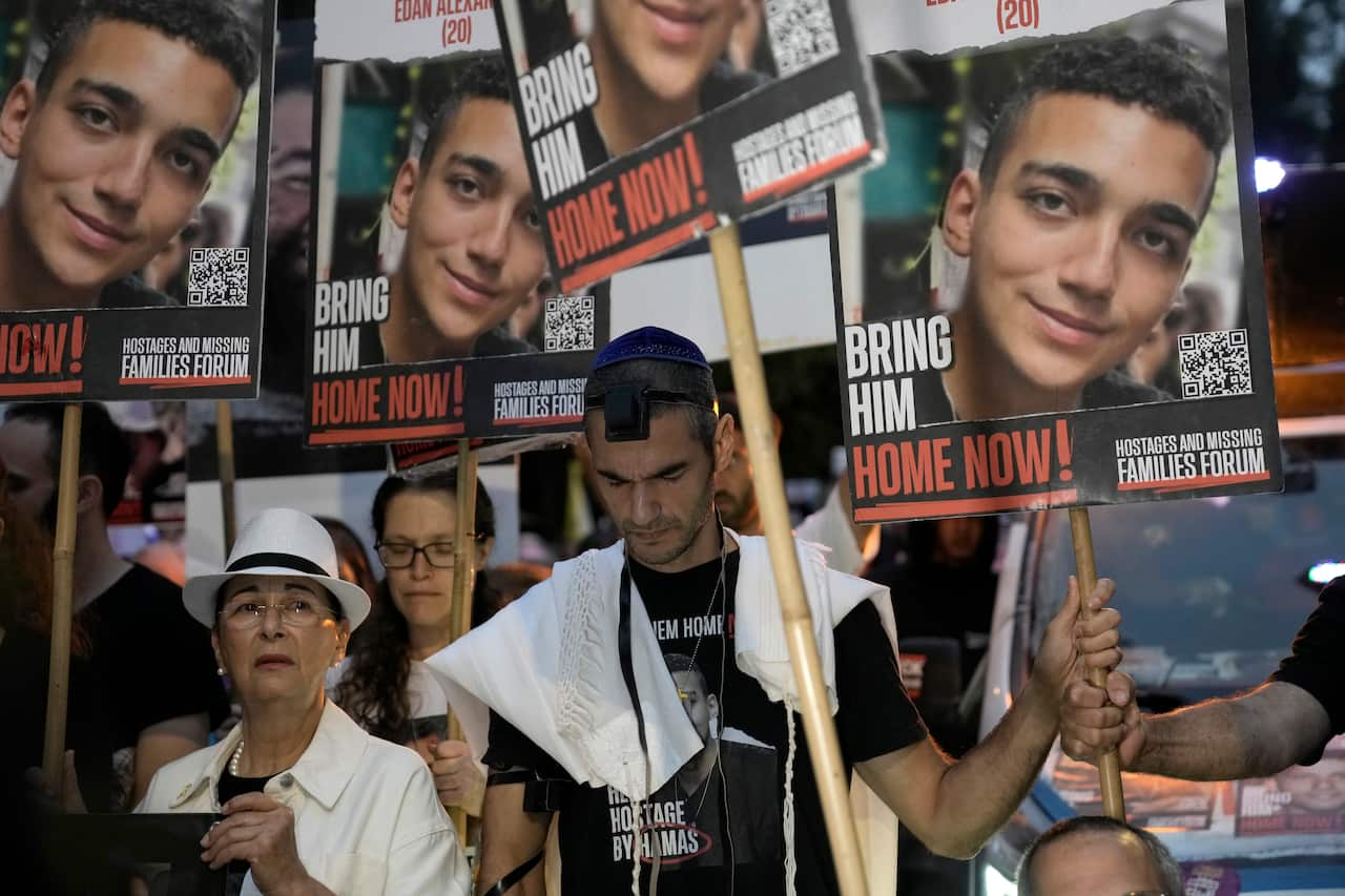 People protesting outside Prime Minister Benjamin Netanyahu's house, in Jerusalem.